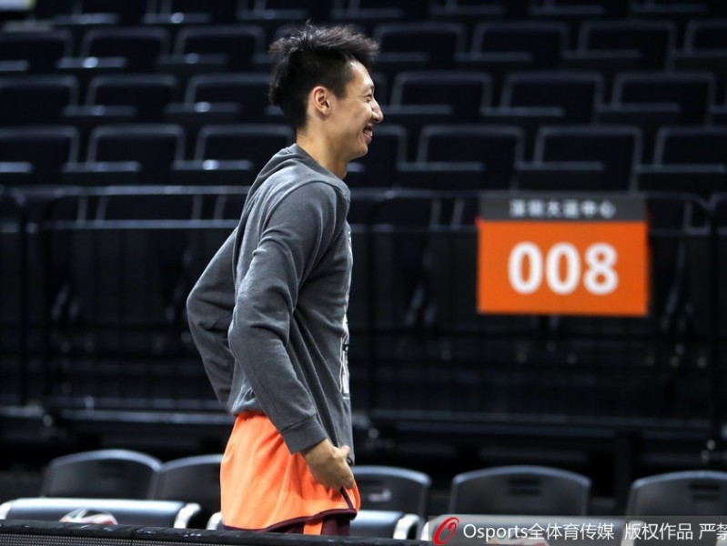 季后赛首战前夕，广厦男篮蓄势待发福特森神情严肃成焦点