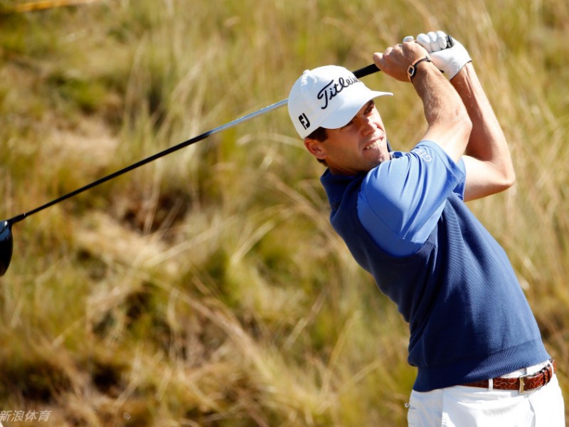 绿茵挥杆间尽显竞技风华