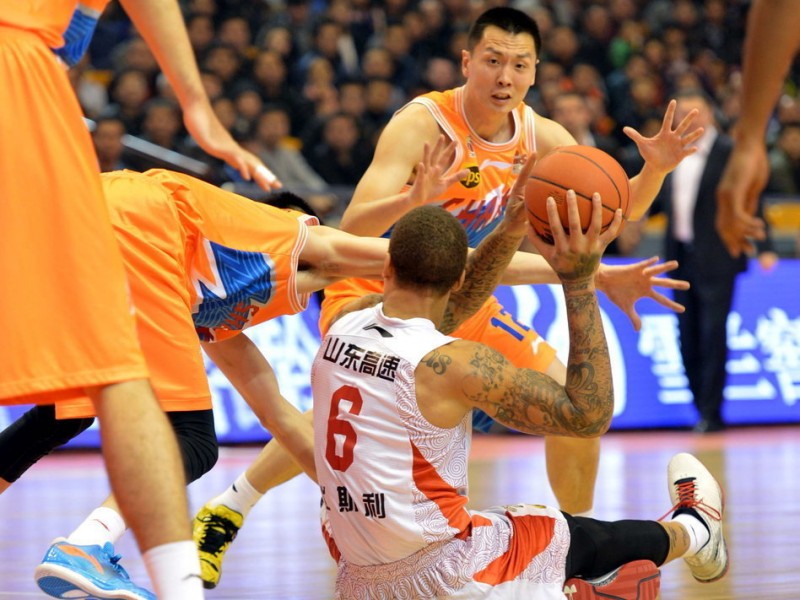 粤韵战歌：德比恩仇与老友记，回首CBA二零一五季