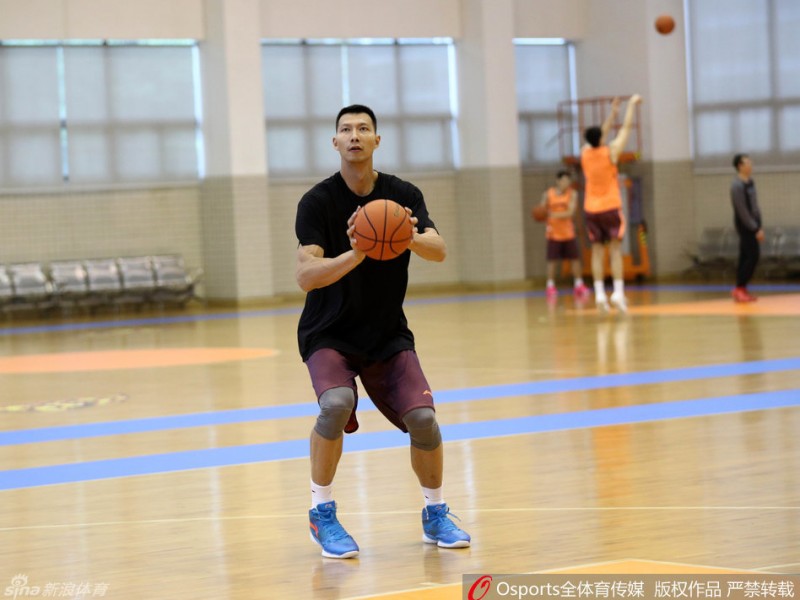 粤疆大战前夕，广东宏远众将挥汗备战，易建联领衔苦练静候恶战