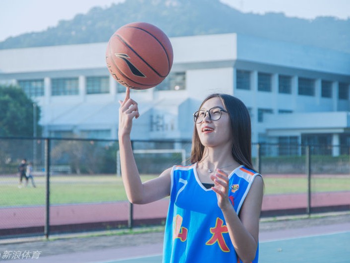 镜头内外皆风景 汕大晴子任丹妮的篮球青春