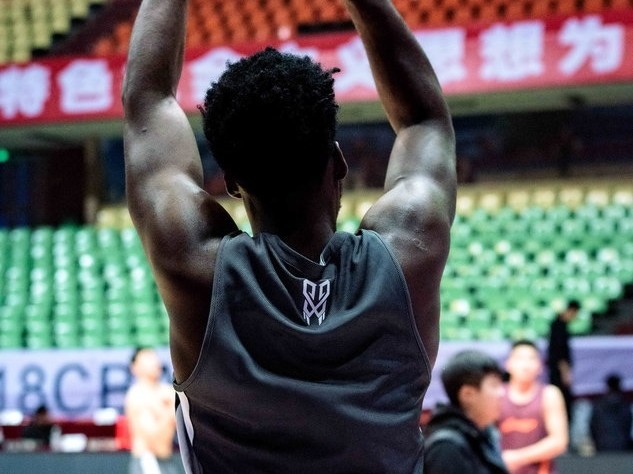 蜀地纹身悍将扮奇兵 四川主场爆冷掀翻领头羊