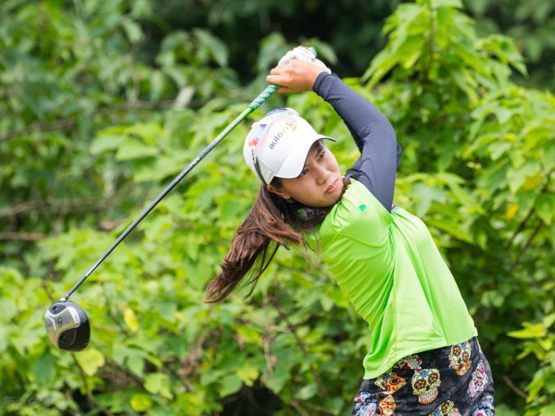 十七岁泰国新星领跑江城之战 叶莉英紧追不舍