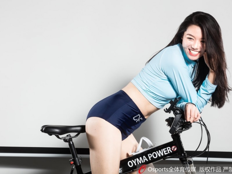 京城篮球宝贝的动感瞬间：单车之上，绽放青春热力