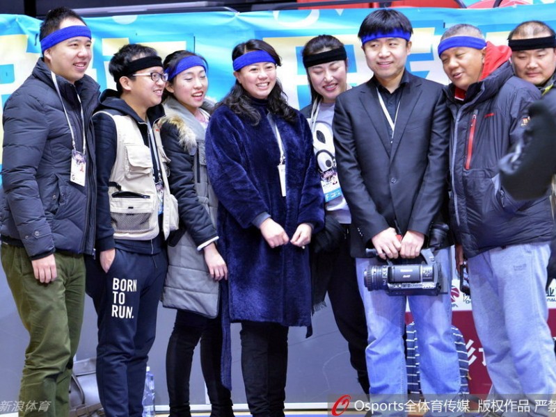 发带风波：当记者戴上发带，CBA赛场响起无声抗议