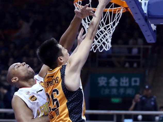 内线双塔发威，深圳主场击退山西斩获三连胜