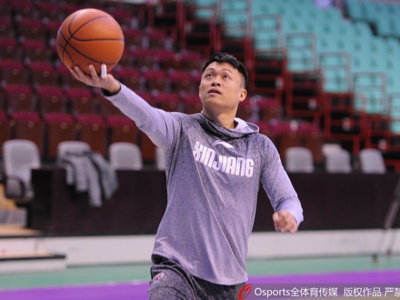 宿敌相逢勇者胜——记亚当斯与哈德森的赛场情谊