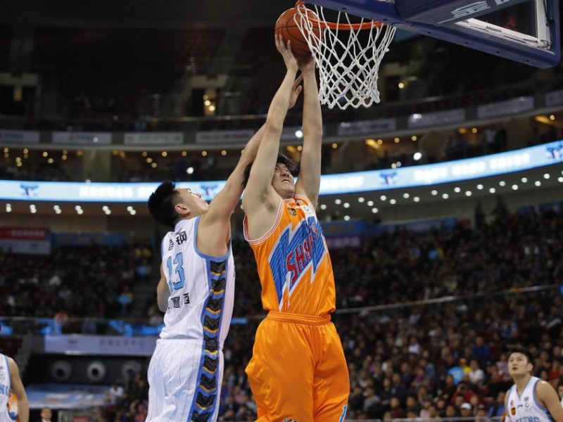 京沪对决三分雨浇灭五棵松，上海大鲨鱼客场抢得先机