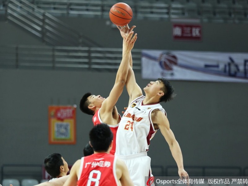 季后赛卡位战广州加时险胜浙江 双外援对飙创经典