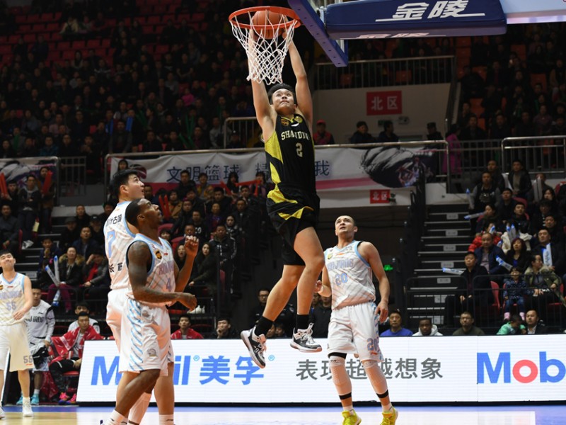 天山脚下三剑客围剿“丁神”，这轮季后赛燃爆了！