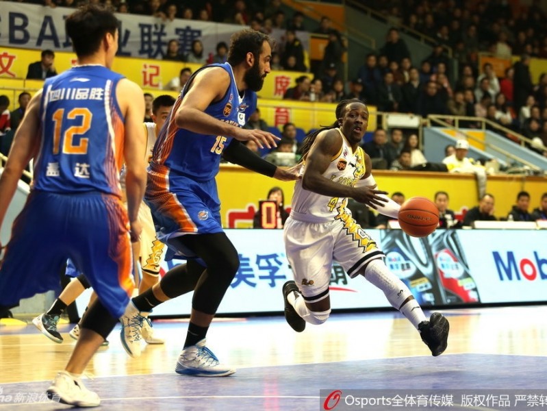 福特森率队狂飙，广厦主场酣畅复仇四川