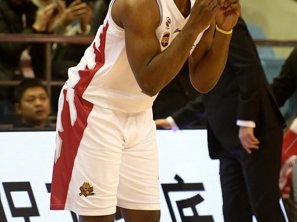 吉林主场惨败广厦，队魂爆发引领狂潮