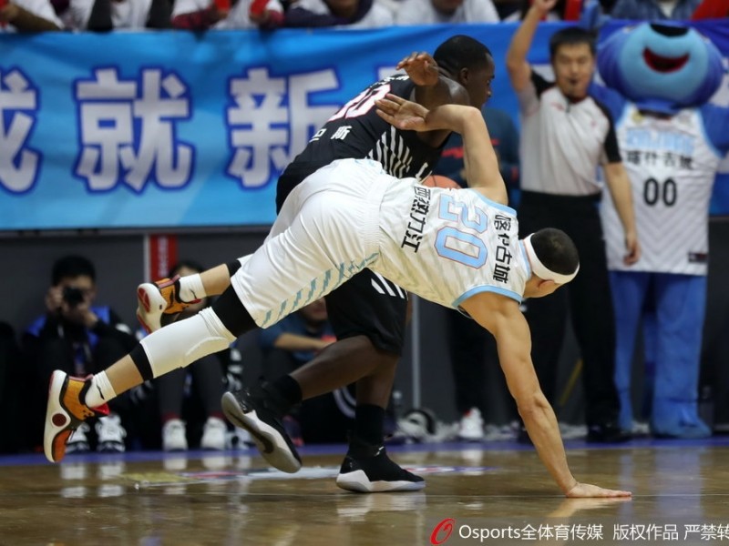 京疆大战与南北德比：重温1718赛季CBA次轮那些热血瞬间