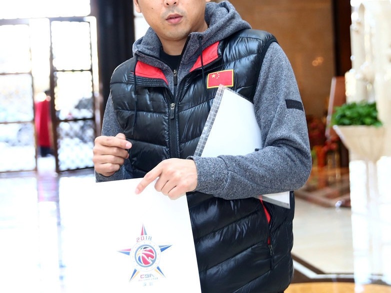 京华全明星盛宴：南北豪强聚首五棵松，传奇与新星共绘篮球画卷