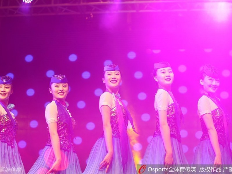 舞动冠军之夜，四川金强总结大会空姐惊艳献礼