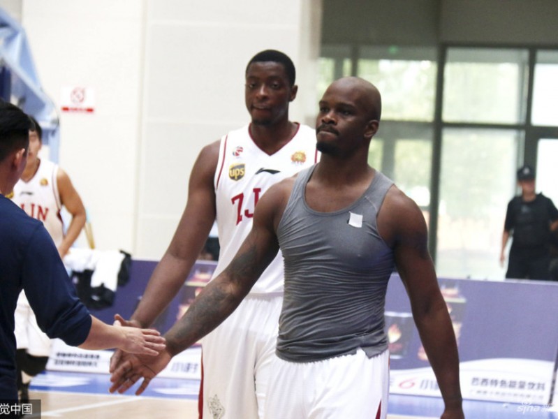 季前赛烽烟起群雄逐鹿 新星闪耀CBA赛场