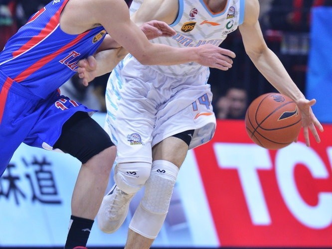 天山脚下三分如雨，新疆主场大胜天津豪取连胜