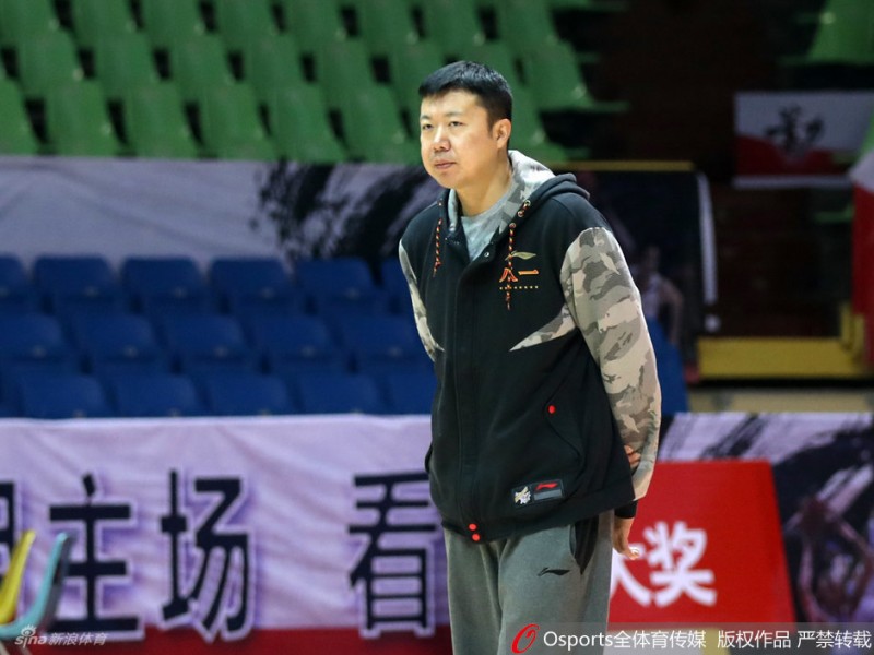 从追风少年到传奇教头：王治郅的赛场内外