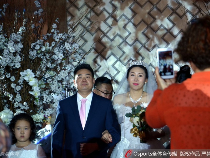 女篮传奇苗立杰大婚：从球场“女科比”到幸福新娘，篮球见证最美爱情