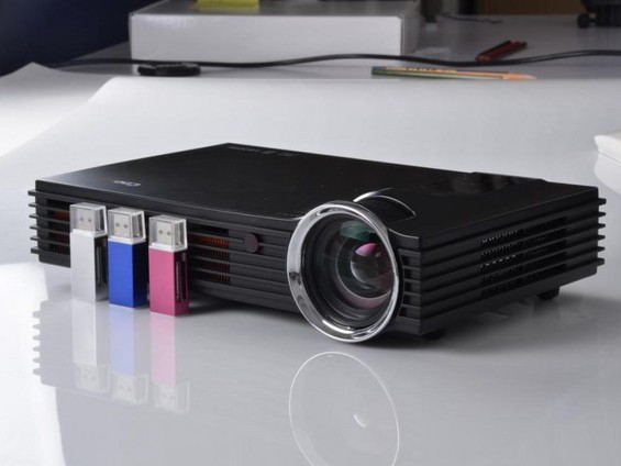 家里那台酷乐视投影仪，用了一年后我来大实话唠唠