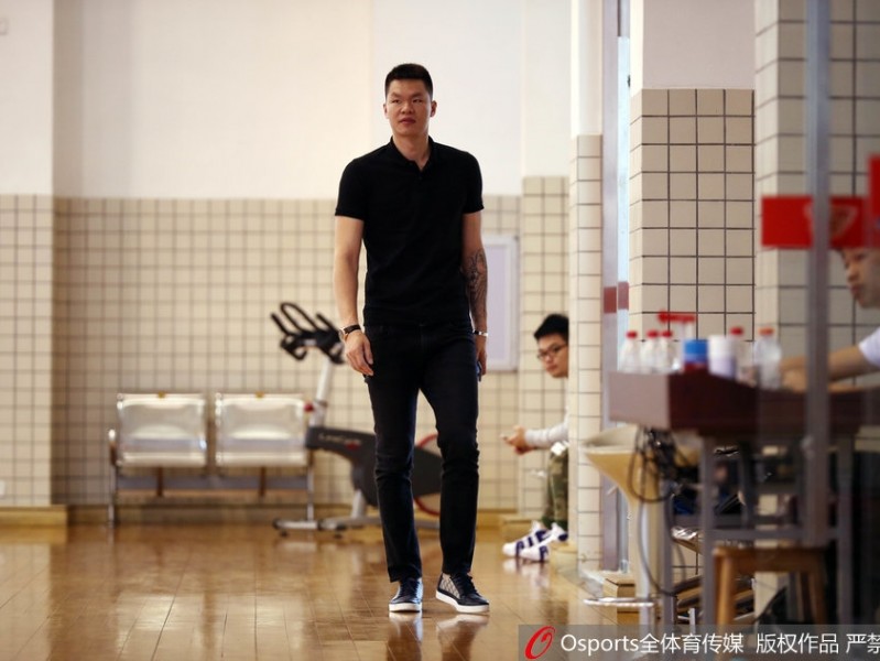 朱芳雨的双面人生：从得分王到总经理，他在训练场的凝视与谋划