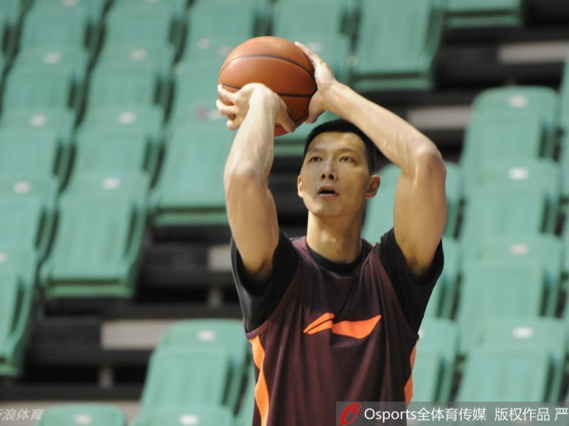 绝境中的怒吼：广东宏远本溪破冰，周鹏一剑封喉改写半决赛战局