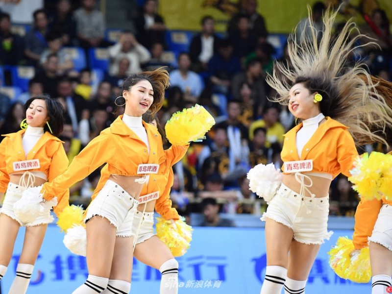 青春热舞点燃杭城 广厦主场首战福建赛场边的亮丽风景线