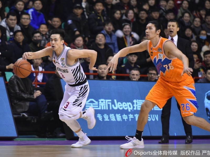 CBA激战：辽宁本钢主场逆转上海，哈德森闪耀率队双杀