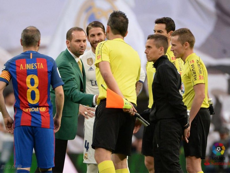 绿夹克荣耀亮相伯纳乌 高尔夫大师加西亚为国家德比开球