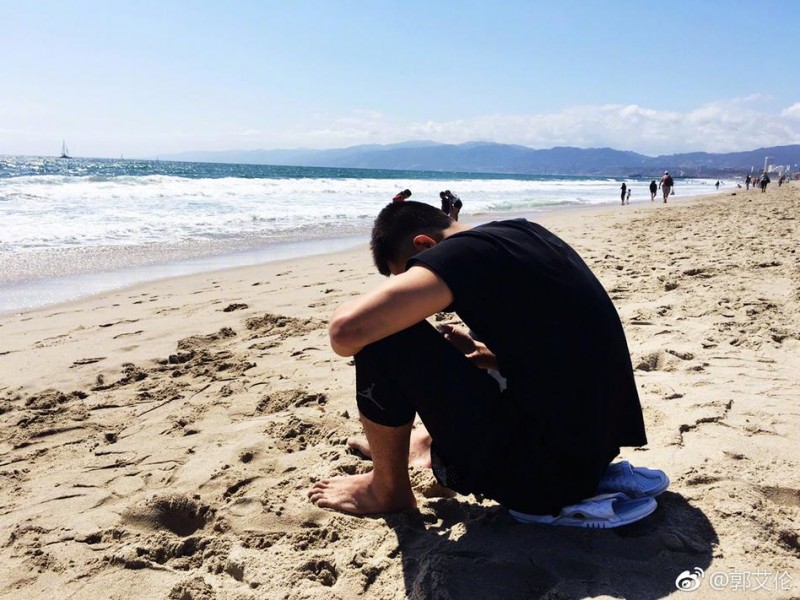 郭艾伦的美国特训日记：沙滩、烤苞米与篮球的快乐交响