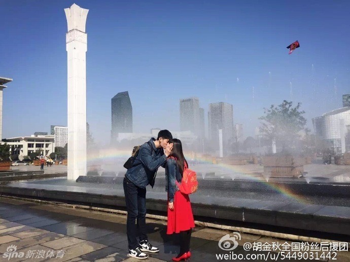 十年相爱路：广厦球星胡金秋与妻子的甜蜜瞬间