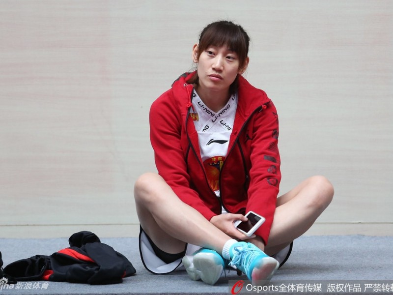 北京女篮双面风采：赛场铁血女王，镜头倾城女神