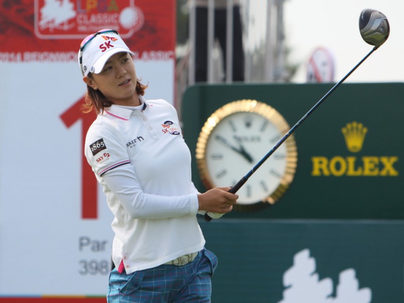 绿茵之上的优雅角逐女子高尔夫赛场的力与美