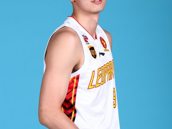 青春风暴与内线双塔：回顾2017-18赛季深圳烈豹的征途