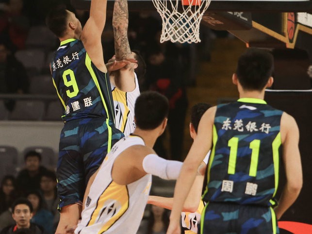 广东宏远激战北控，阿联暴力美学闪耀京城