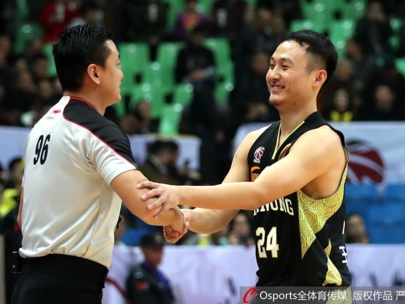 “川鲁大战山东笑到最后，莫泰小丁双星闪耀斩获四连胜”