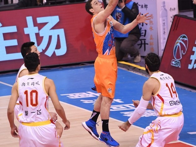 弗雷戴特狂轰四十八分闪耀金陵，希克森空砍四十加二十五独木难支