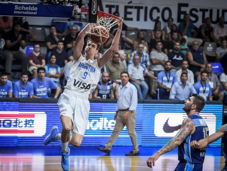 世预赛南美区经典战：阿根廷83-88乌拉圭，“钻石”斯科拉独木难支