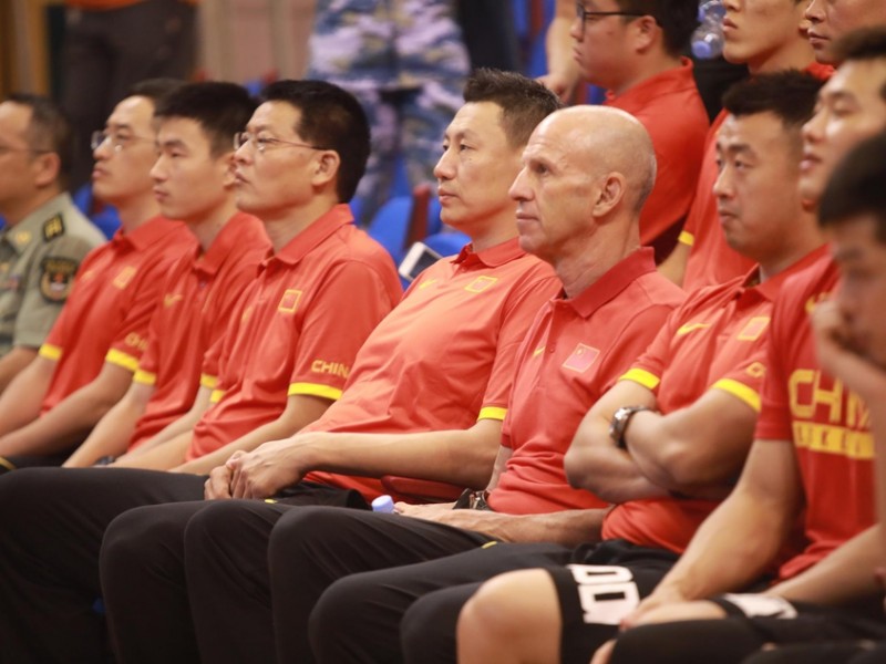 热血铸军魂 篮球传友谊 中国男篮红队深情探访驻香港部队