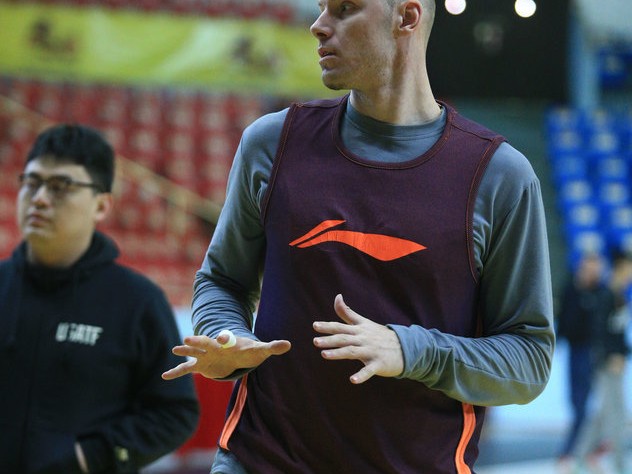 深圳烈豹蛰伏待爆发 炎夏挥汗如雨为新季蓄力