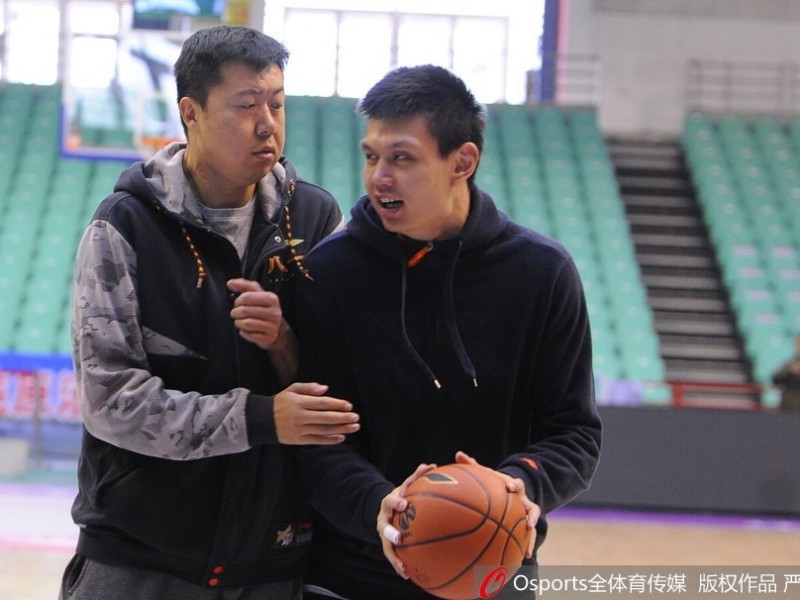 铁帅王治郅亲掌帅印 打磨八一队年轻内线