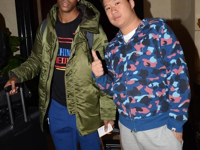 马布里率北控众将抵沪，故地重游引爆球迷热情