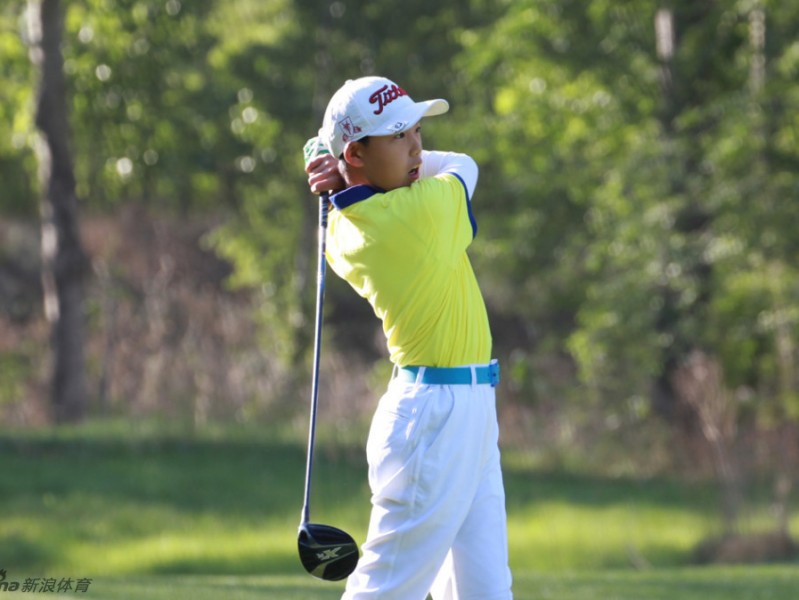 北京宝兴高尔夫球场上的青春盛宴