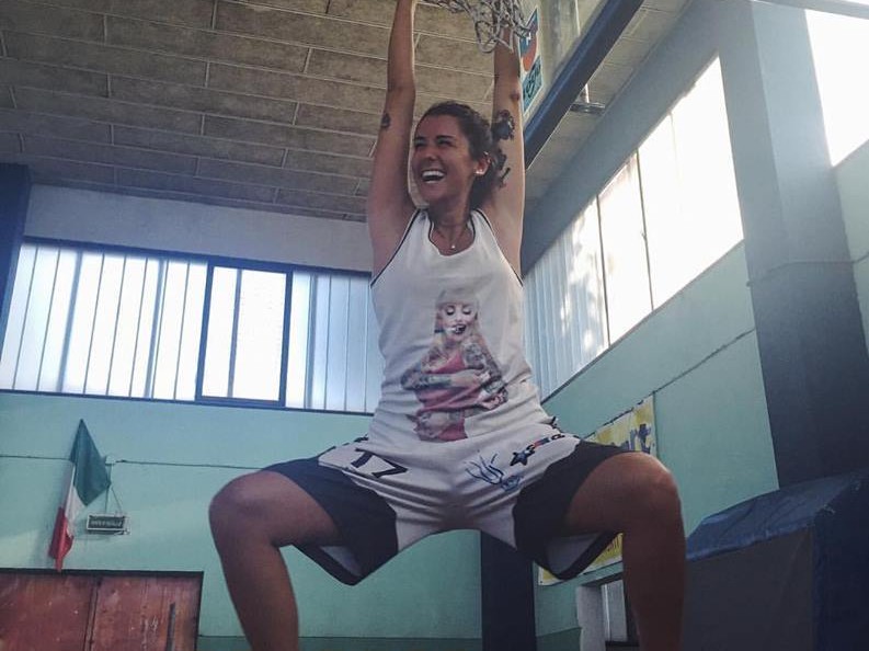 流浪与归来的光影诗篇：从吉普赛女孩到篮下女王