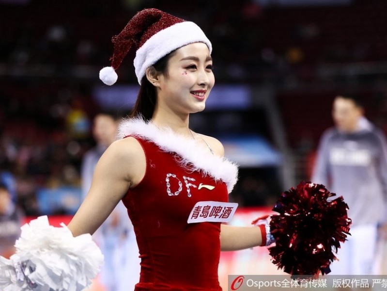 京城圣诞夜的红色热浪：北京首钢篮球宝贝冬日特别表演