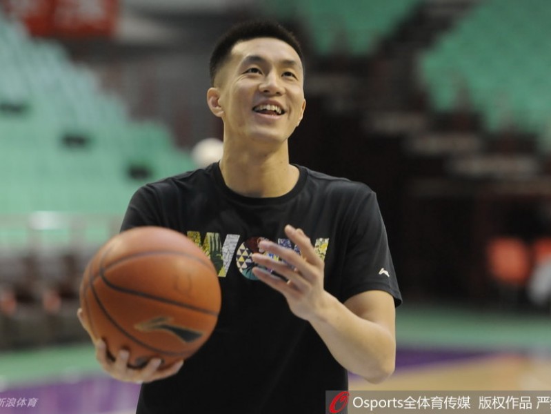 辽篮赛前欢乐多 郭艾伦领衔众将轻松备战