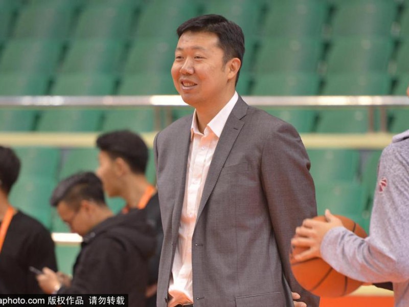 王治郅泉城探旧部 温情脉脉引追忆