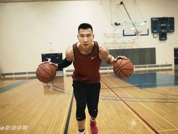 特训铸就巅峰：易建联夏日汗水的力量