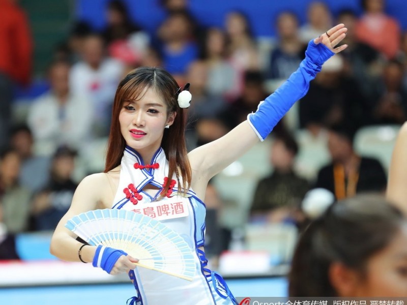 上海滩的激情脉搏：篮球宝贝的热舞与这座城市的蓝色荣耀