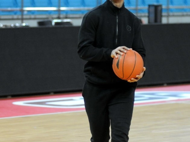 马布里领衔北控队积极备战常规赛第二十二轮训练场展现轻松备战氛围